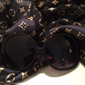 Over sized black sunglasses
