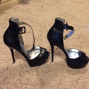 Black leather and patent leather open toe heels