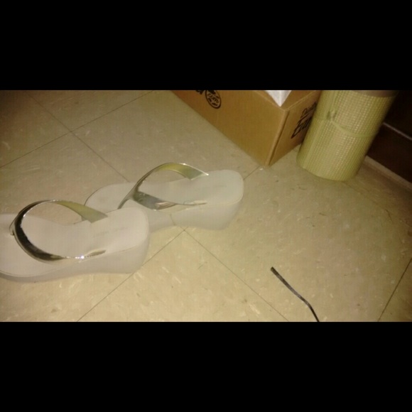 Nine west 3 inch sandals barely worn silver