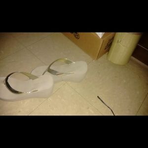 Nine west 3 inch sandals barely worn silver