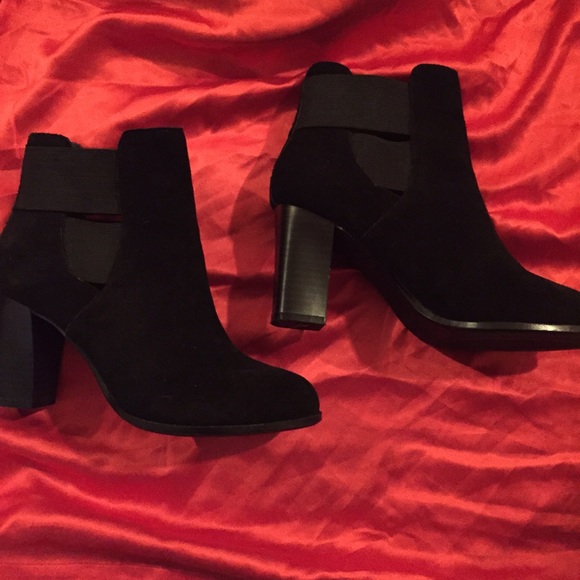 Kenneth Cole Reaction Black Booties