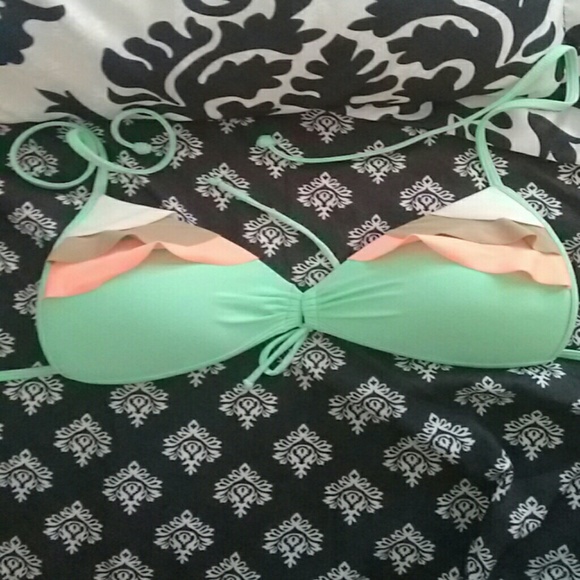 Body glove swimsuit top