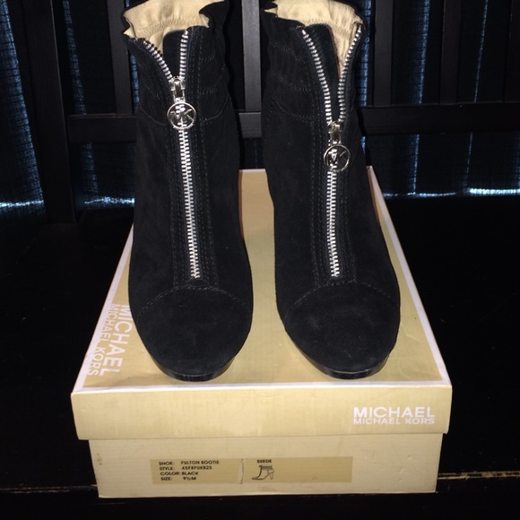 Michael Michael kors black suede booties