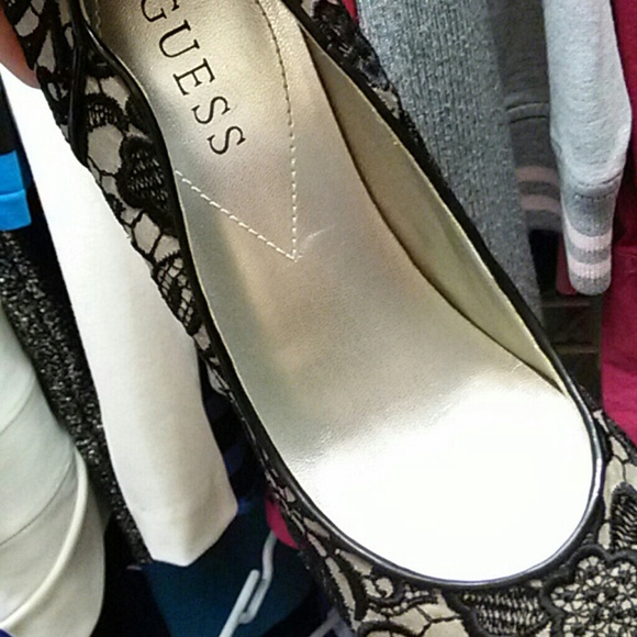 Guess - Picture 2 of 3