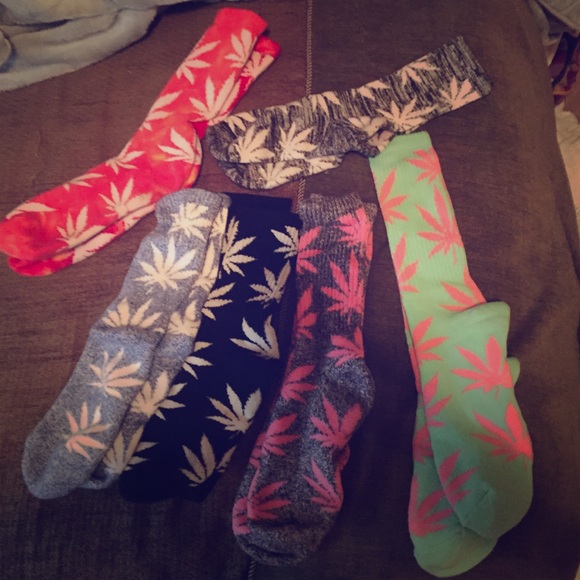 6 brand new pairs of HUF socks!