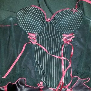 Black and Res Corset