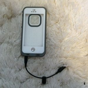 iPhone 5/5s life proof case
