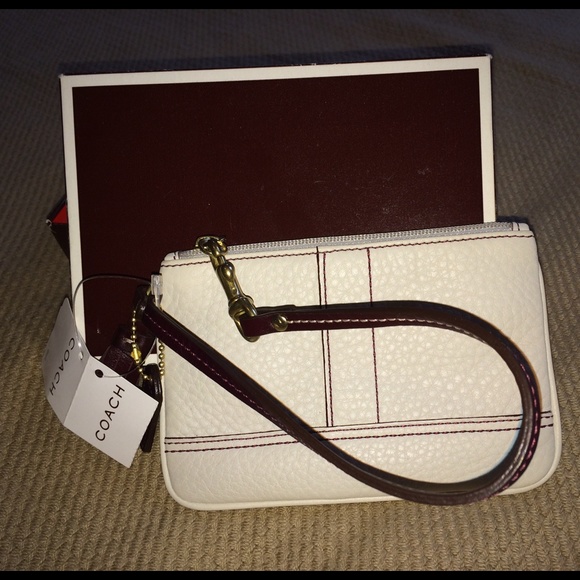 Coach Clutches & Wallets - ✂️ Price cut ✂️Coach Wristlet