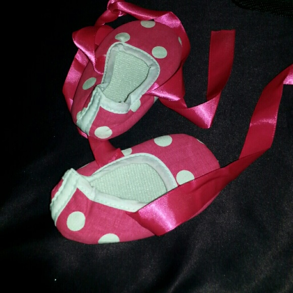 Pink polka dot baby shoes