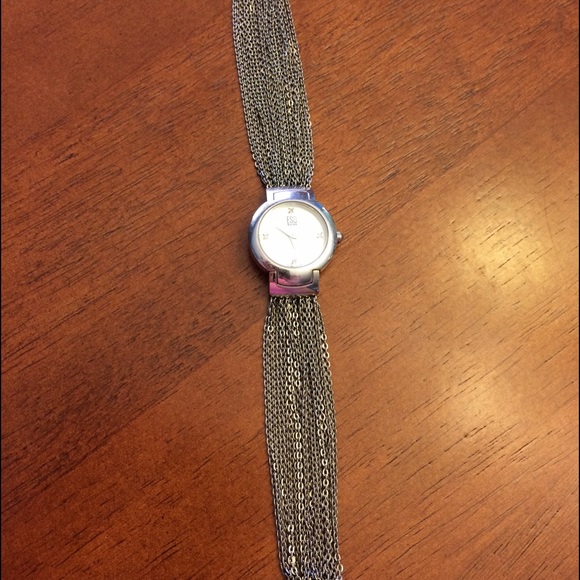 GUC Esq Woman's Multi Chain Bracelet Watch - Picture 4 of 5