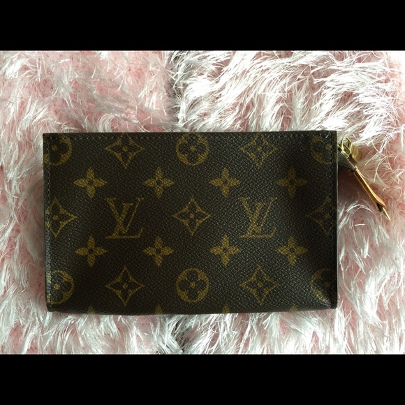 SOLD SOLD!!!Louis Vuitton small pouch