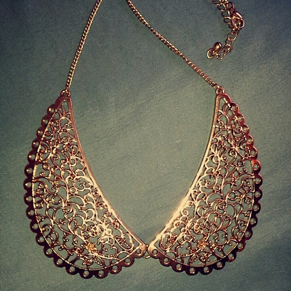 Collar necklace
