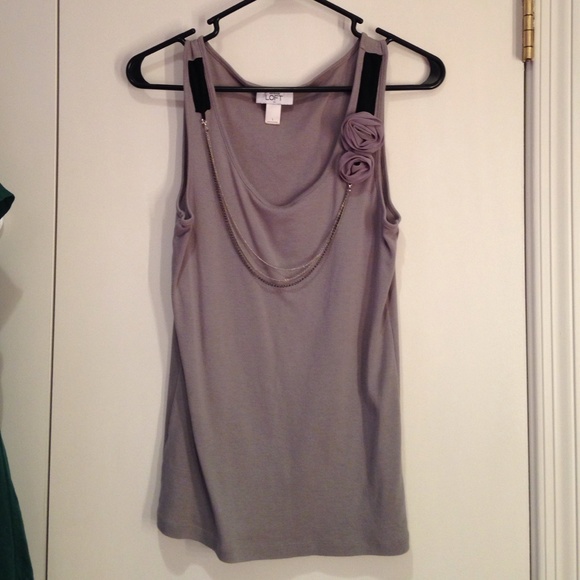 ⭐️Cute dressy Loft tank⭐️