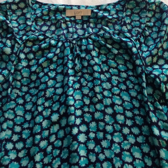 LOFT Tops - SOLD 💎B2G1💎 LOFT Blue Floral Blouse