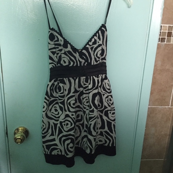 Black and white floral top!