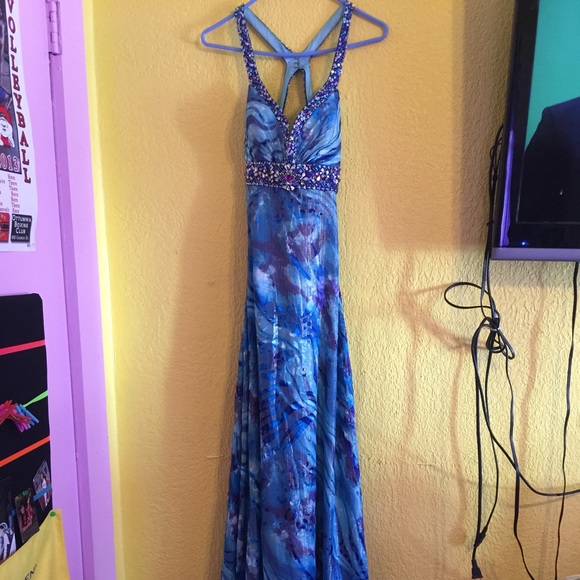 Prom Dress. - Picture 2 of 3