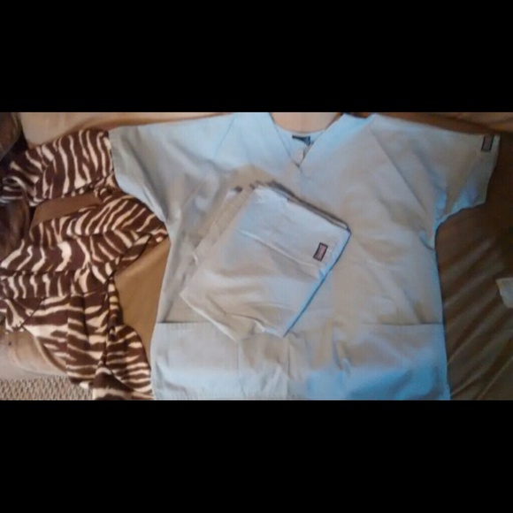 Grey Cherokee scrub top and bottom