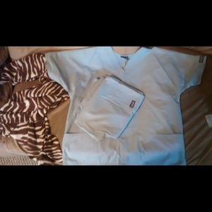 Grey Cherokee scrub top and bottom
