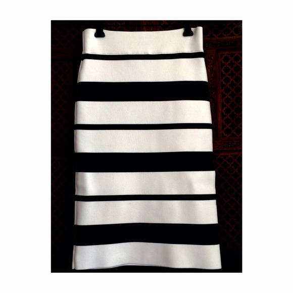 🌸HP 6/25🌸BCBG MaxAzria Pencil / Body Con Skirt