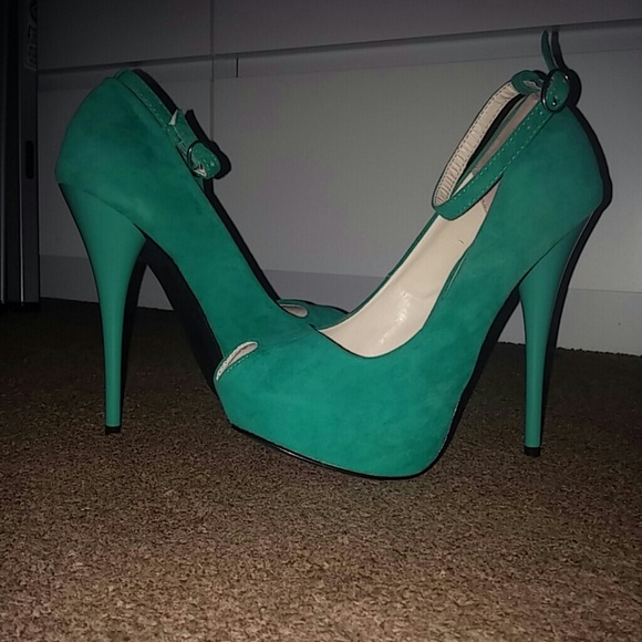 Peep toe ankle strap pumps