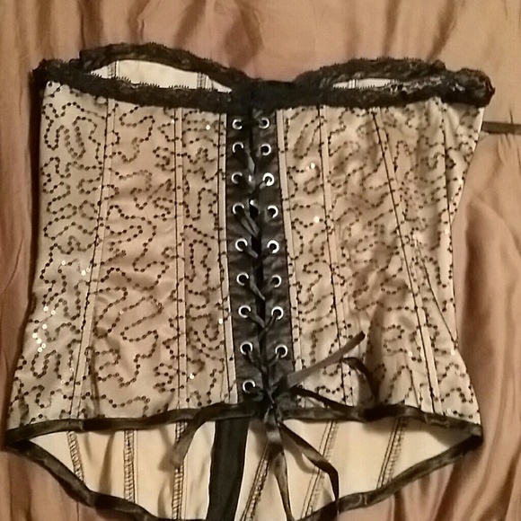 Bustier - Picture 2 of 3