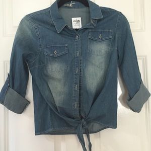 💕Denim top Nwt