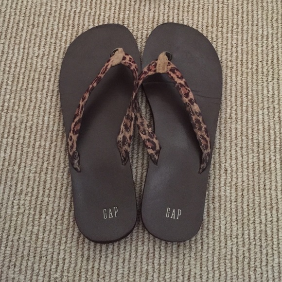 Gap flip flops