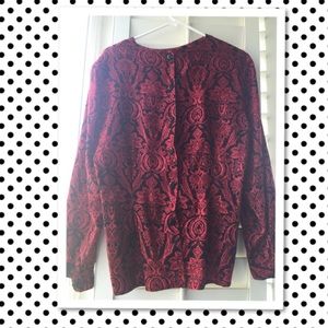 SALE!! ❄️❄️❄️Red and Black Print Top