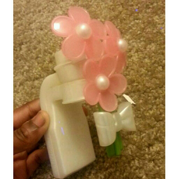 Bath & Body Works Wallflower (Free w/ a purchase)