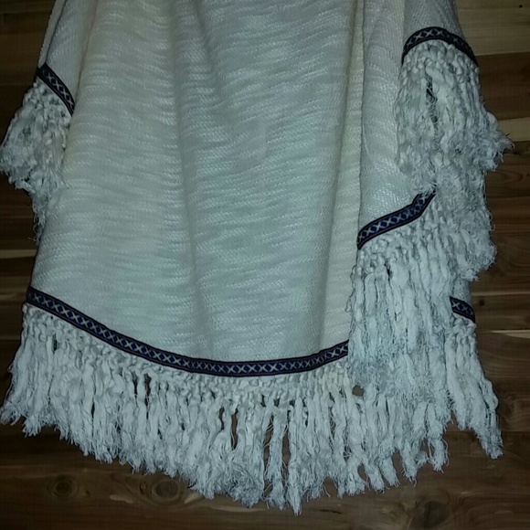Poncho - Picture 2 of 4