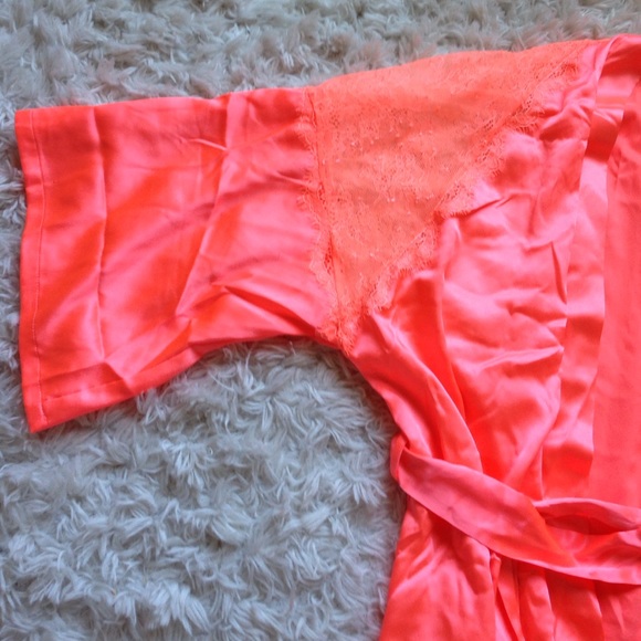 VICTORIAS SECRET SILK ROBE/KIMONO - Picture 2 of 4