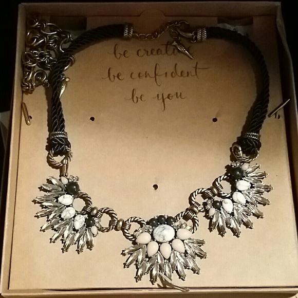 Chloe & Isabel Statement necklace