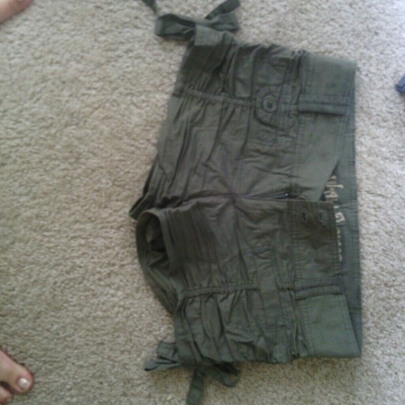 Army green short shorts - Picture 1 of 2