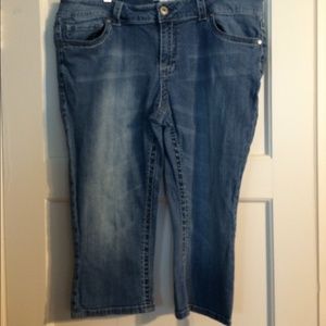 Forever 21 denim capris