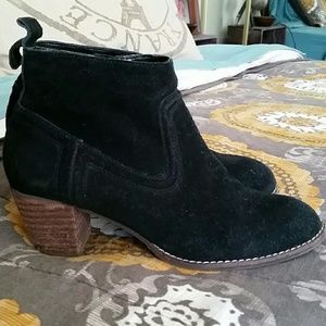 Dv by Dolce Vida black suede ankle bootie