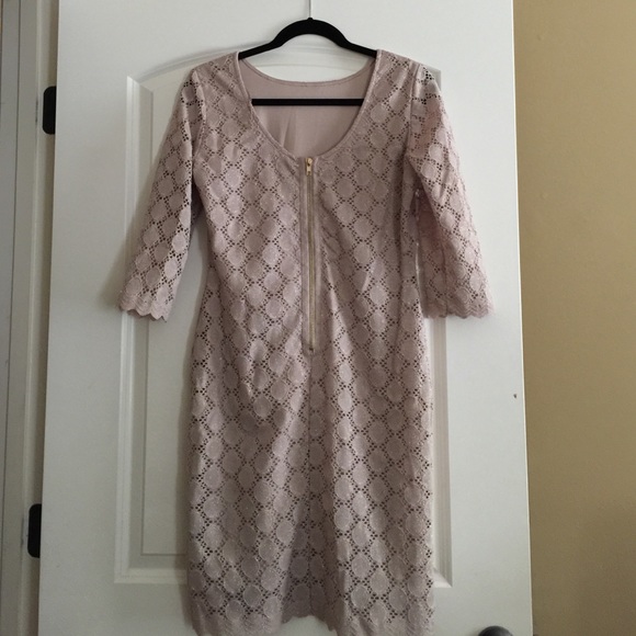 A beautiful Ronni Nicole Date Night Dress - Picture 2 of 2