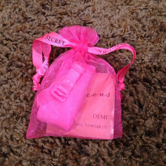 Victoria's Secret gorgeous Demi bra straps