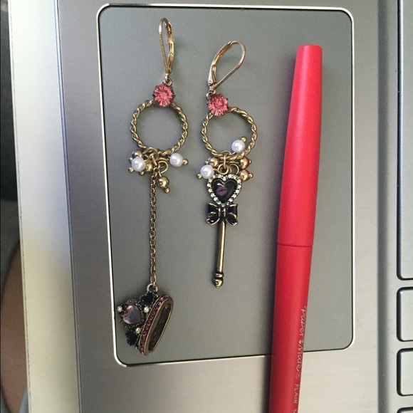 NWOT Crown and Scepter Earrings - Picture 3 of 3