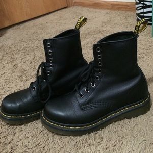 Dr. Marten matte boots😍