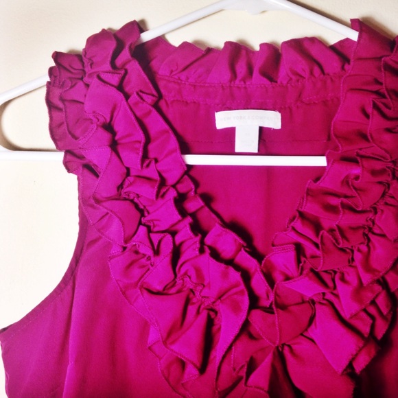 NY&Co Sleeveless Maroon Blouse