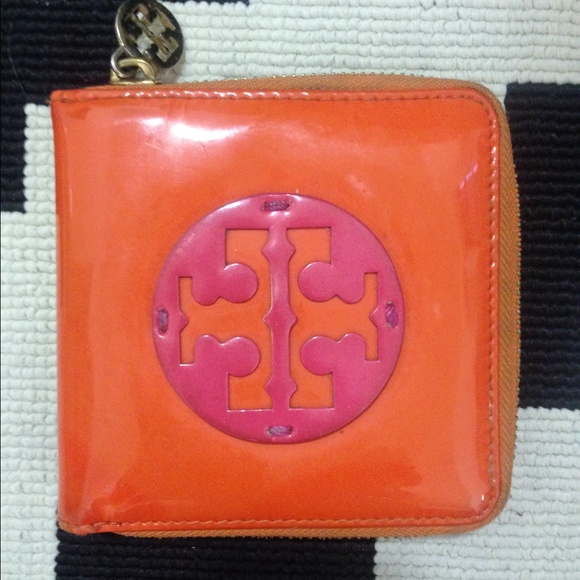 Tory burch wallet!