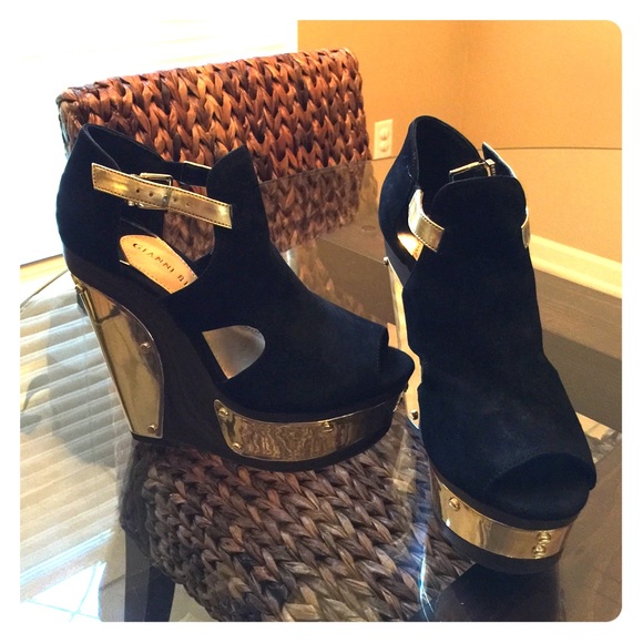 Black and Gold Gianni Bini Shoes - Picture 1 of 2