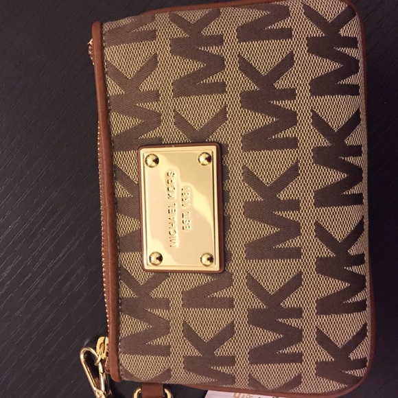 Michael Kors jet set small wristlet. Mocha beige.