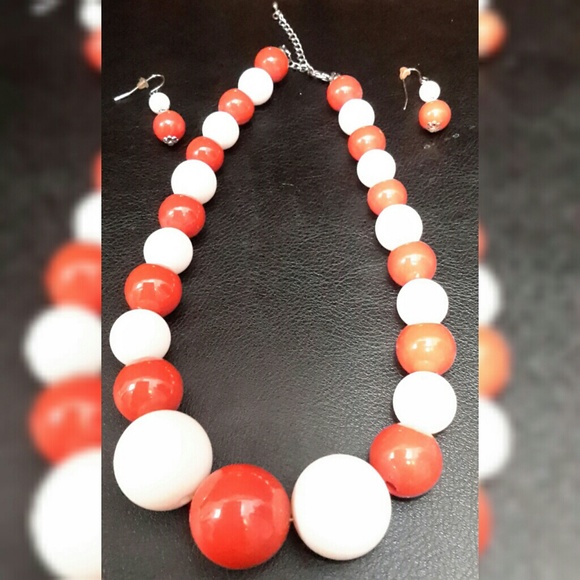 Necklace and earring set