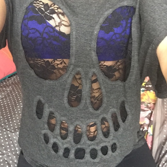 Off the shoulder scull lace shirt - Picture 4 of 4