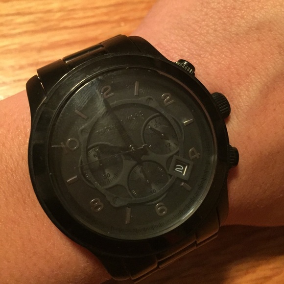 Michael Kors All Black Watch - Picture 2 of 4