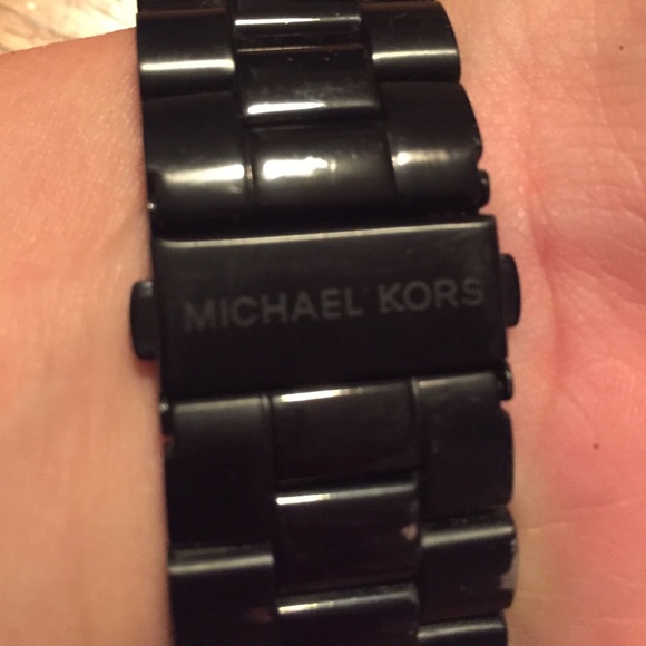 Michael Kors All Black Watch - Picture 3 of 4