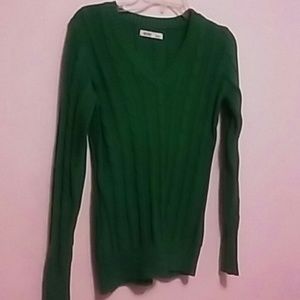 Kelly Green beautiful cable knit sweater
