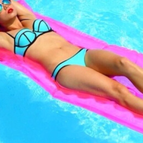 Blue neoprene bikini set - Picture 2 of 4