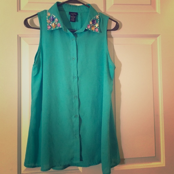 Emerald, jeweled, shoulder cut shirt.